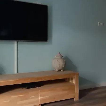 לינה וארוחת בוקר Tante Roosje